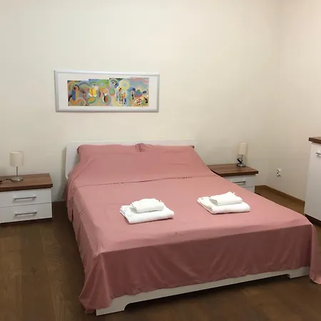 Deluxe In The Centre Of